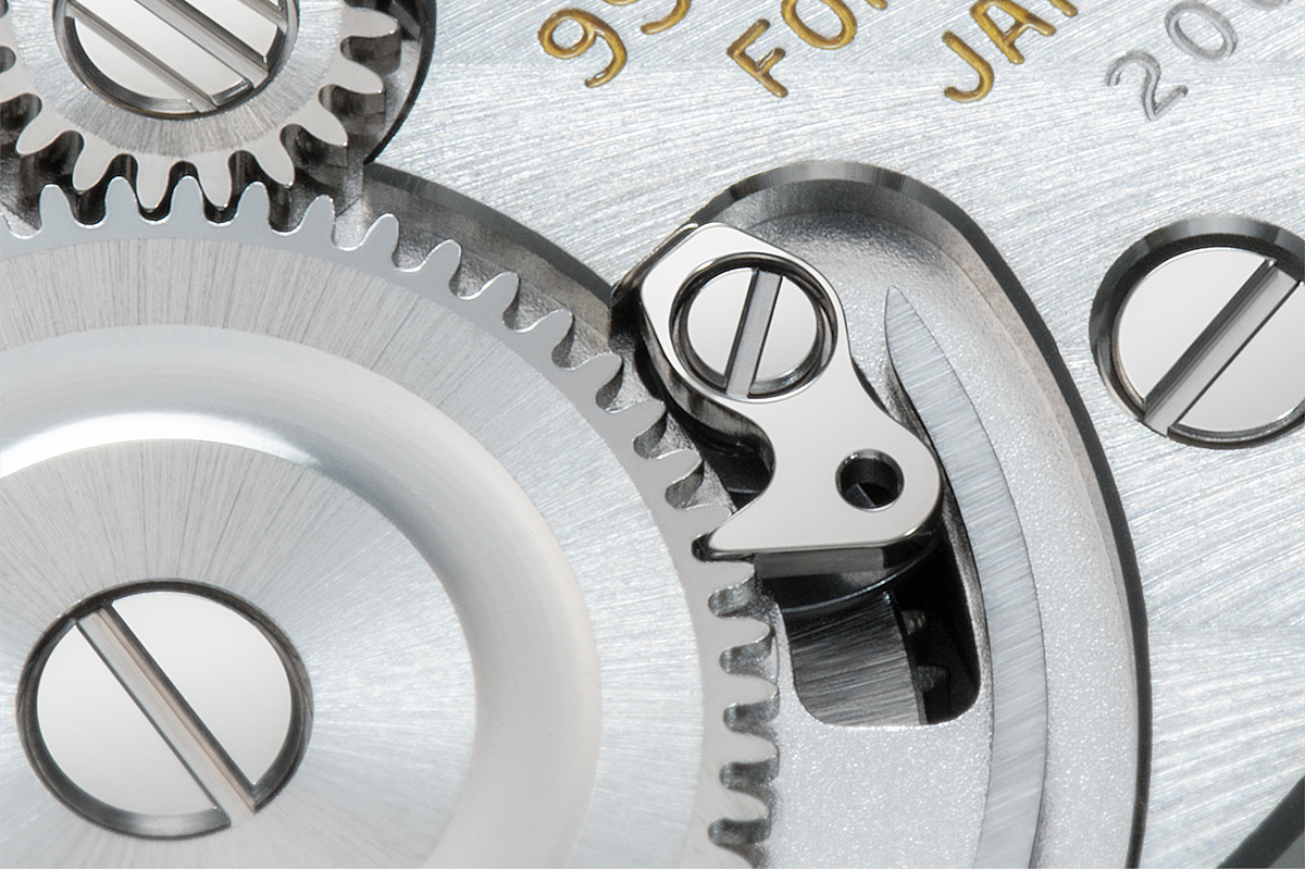 What gives Caliber 9SA4 its superb winding feel is the sliding click, with its bird-like shape.