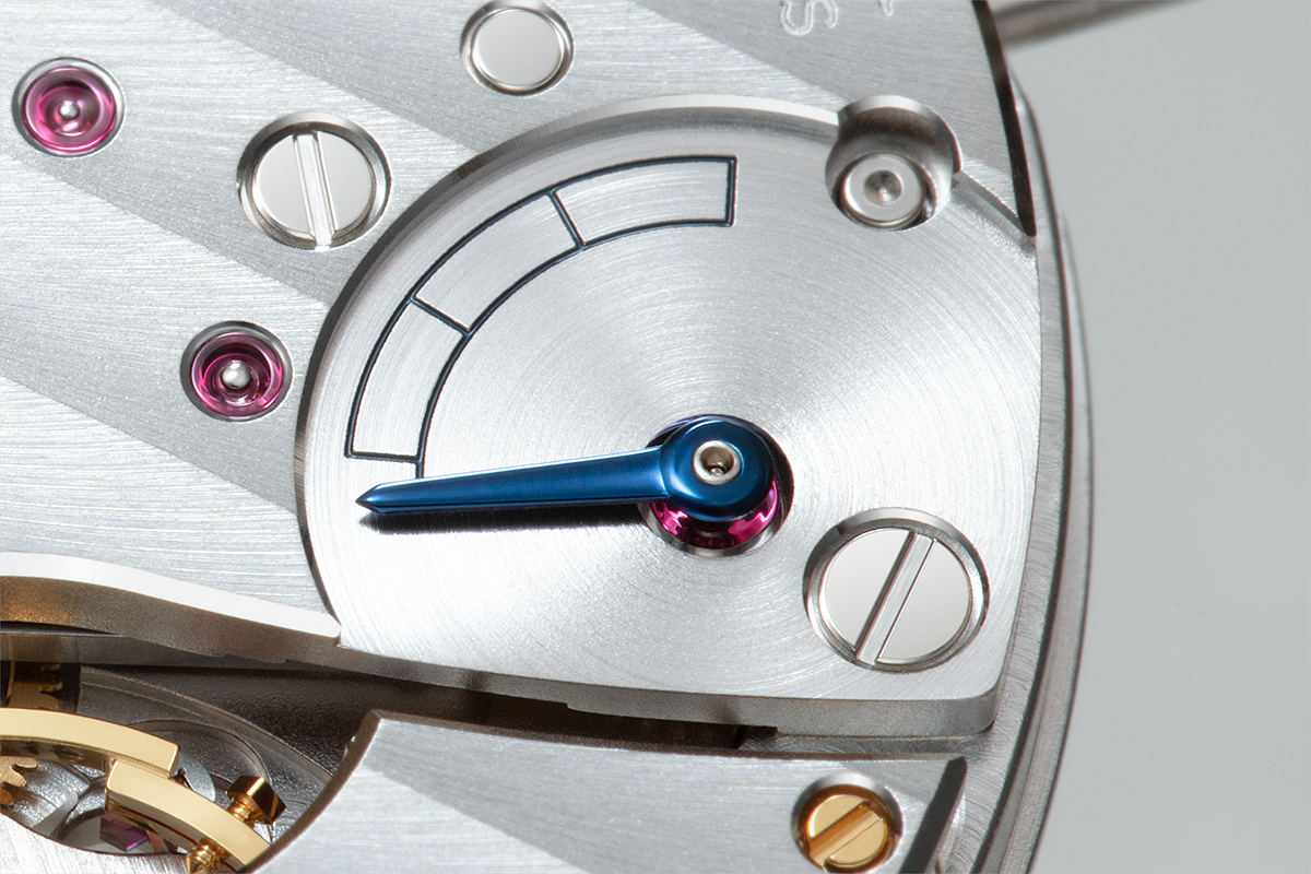 Caliber 9SA4, demanding thinness without sacrificing durability.