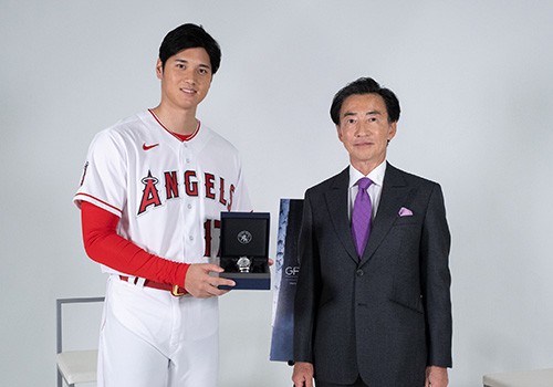MVP受賞を祝し、大谷翔平選手にグランドセイコーを贈呈。～大谷
