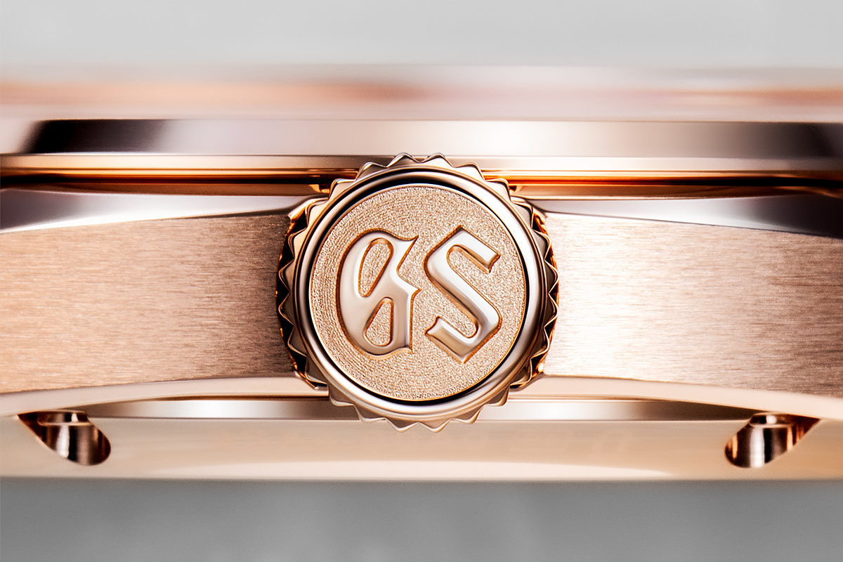 The outstanding comfort of Evolution 9 watches is thanks to a low center of gravity, a wide strap, and a thin case.